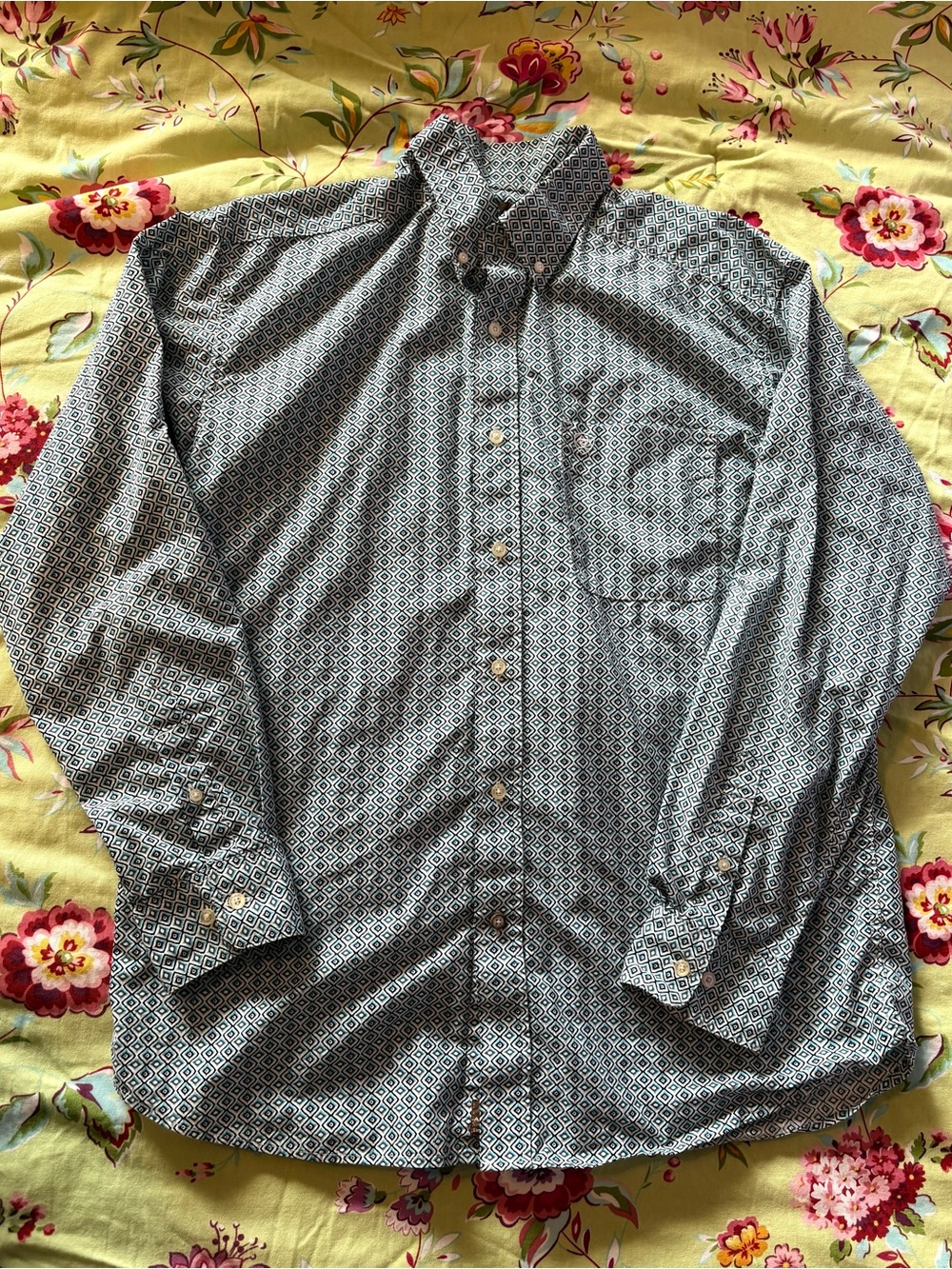 Ariat geometric blue white long sleeve button down shirt Large 31”x24” EUC